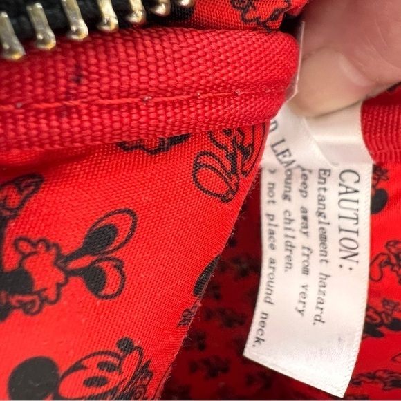 DISNEY PARKS X LOUNGEFLY Adorable Micky & Minnie Kissing Backpack. Zip pocket - Picture 8 of 10